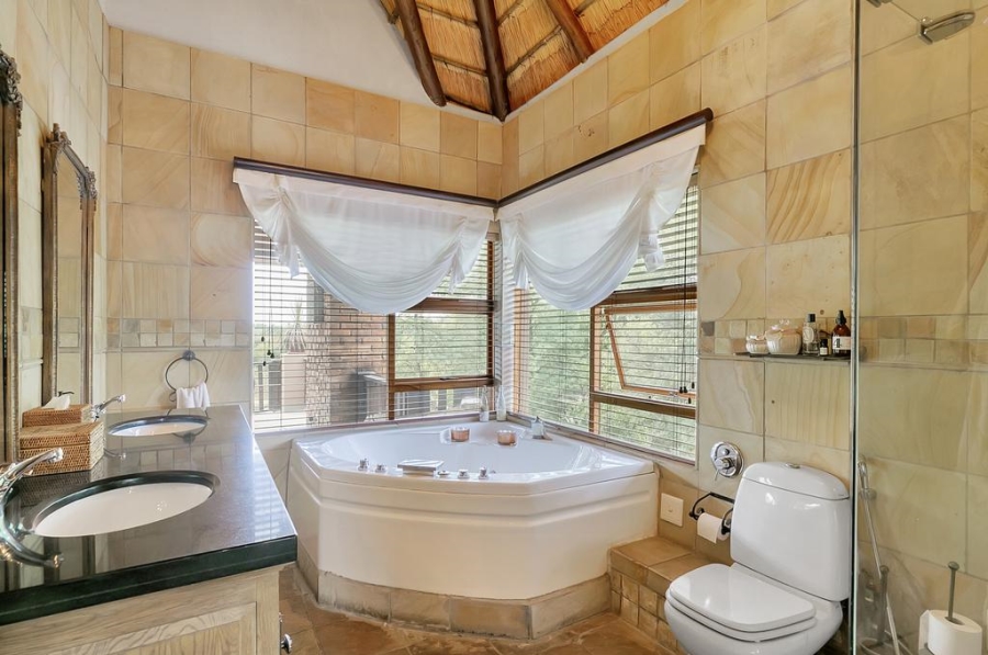 5 Bedroom Property for Sale in Boschenvaal River Front Lodges Free State